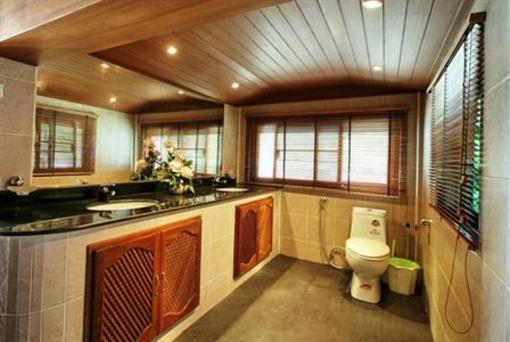 фото отеля Longtail Suites