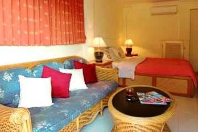 фото отеля Longtail Suites