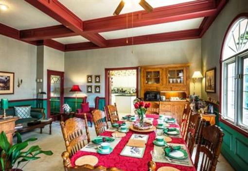 фото отеля Little Lake Inn B&B