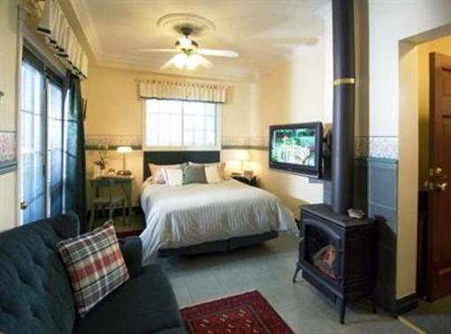 фото отеля Little Lake Inn B&B