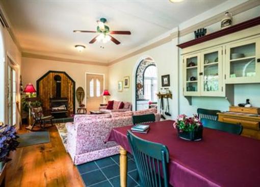 фото отеля Little Lake Inn B&B