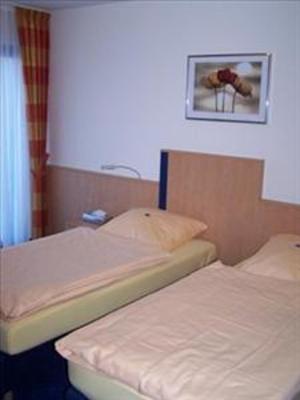 фото отеля Hotel Rheinterrassen Bornheim