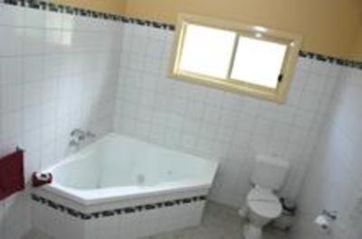 фото отеля Sportsmans Motor Inn