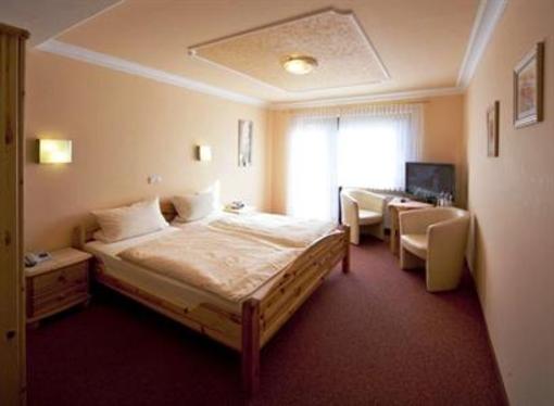 фото отеля Landgasthof Hotel Zum Stern Markt Erlbach