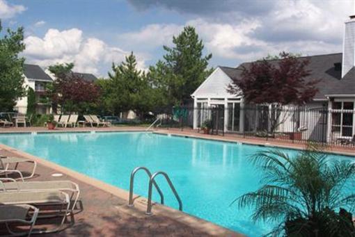 фото отеля National at Ravens Crest Apartments Manassas