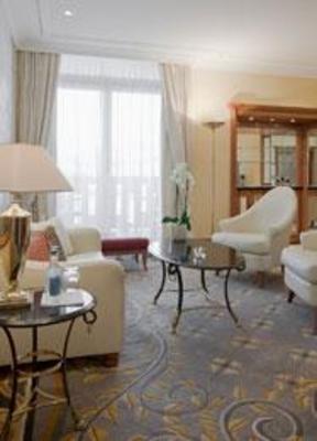 фото отеля Savoy Baur En Ville