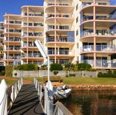 фото отеля On The River Apartments