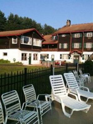 фото отеля Swiss Chalets Village Inn