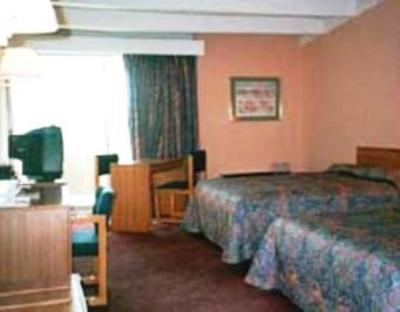 фото отеля Travelers Inn Fort Wayne