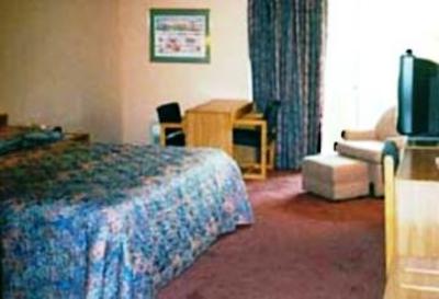 фото отеля Travelers Inn Fort Wayne
