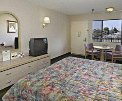 фото отеля Howard Johnson Express Inn Stanton