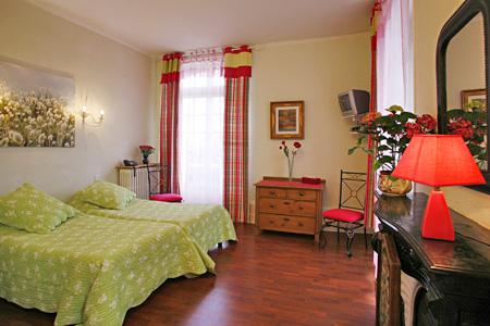 фото отеля Hotel Les Grands Chenes