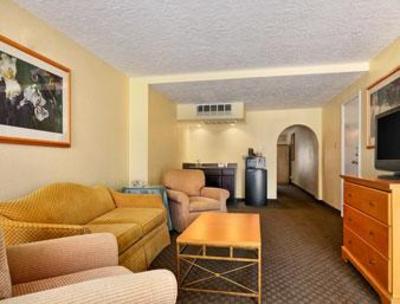 фото отеля Days Inn and Suites Hotel and Convention Center