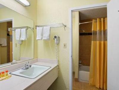 фото отеля Days Inn and Suites Hotel and Convention Center