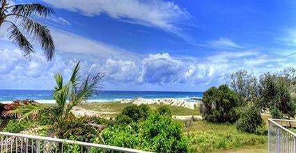 фото отеля Sandcastles on Currumbin Beach Apartments Gold Coast