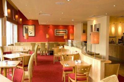 фото отеля Premier Inn Central Reading