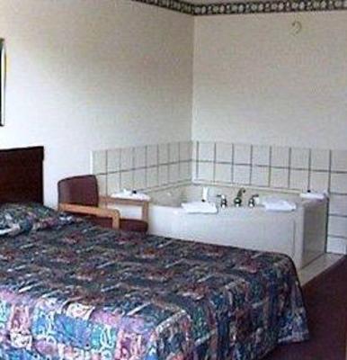 фото отеля Economy Lodge and Suites