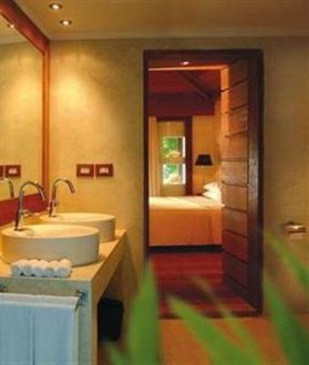 фото отеля Diamonds Athuruga Beach & Water Villas