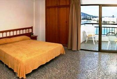 фото отеля Apartamentos Bahia Ibiza