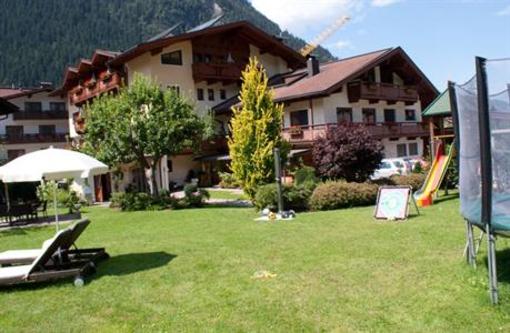 фото отеля Ederfeld Apparthotel Mayrhofen