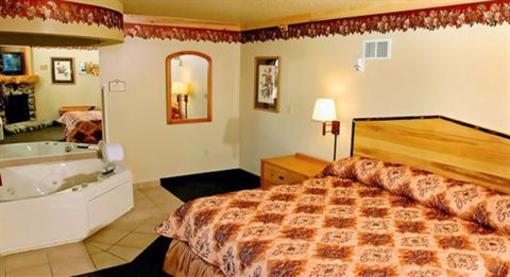 фото отеля AmericInn Lodge & Suites Oshkosh