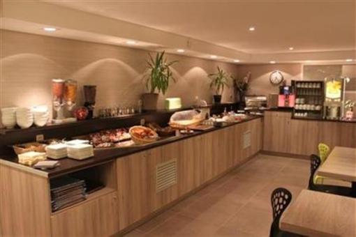 фото отеля Hotel Kyriad Lyon Est Saint-Bonnet-de-Mure