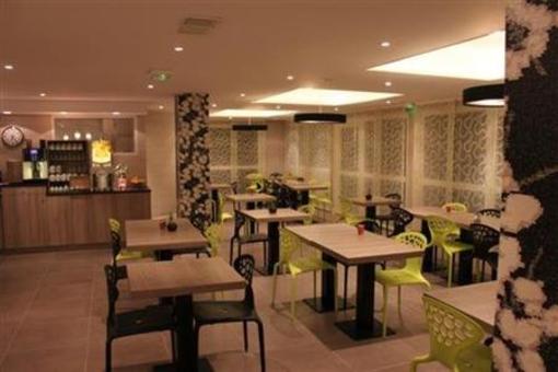 фото отеля Hotel Kyriad Lyon Est Saint-Bonnet-de-Mure