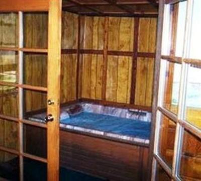 фото отеля Golden Bear Cottages Resort