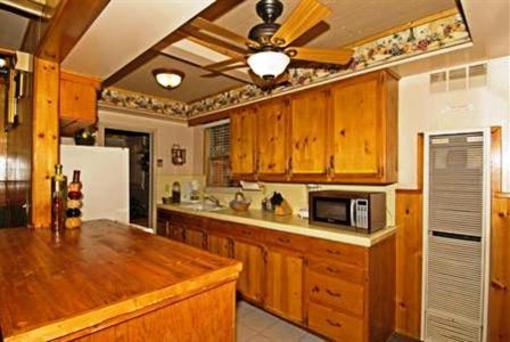 фото отеля Golden Bear Cottages Resort