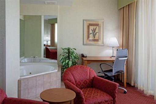 фото отеля Holiday Inn Resort Wrightsville Beach