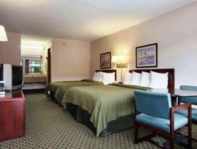 фото отеля Travelodge Inn & Suites