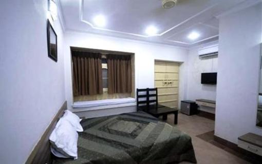 фото отеля Hotel Bansuri Deluxe