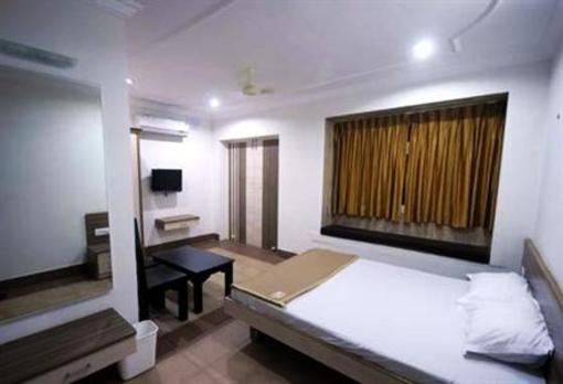 фото отеля Hotel Bansuri Deluxe