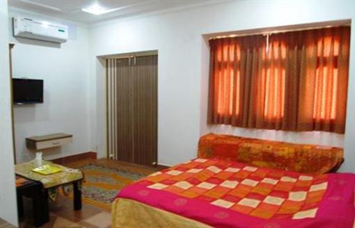 фото отеля Hotel Bansuri Deluxe