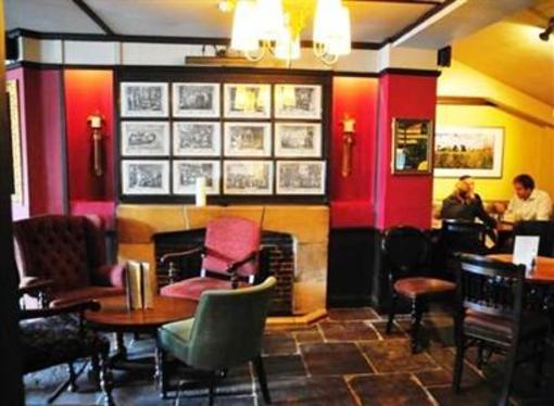 фото отеля Rose and Crown Hotel London