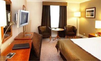 фото отеля Rose and Crown Hotel London