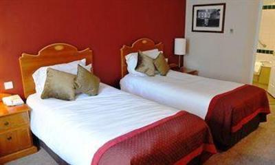 фото отеля Rose and Crown Hotel London