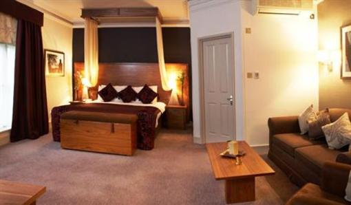 фото отеля Rose and Crown Hotel London