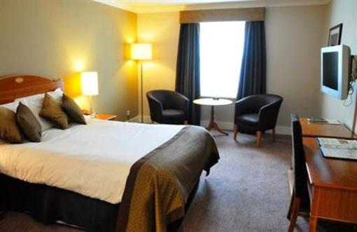 фото отеля Rose and Crown Hotel London