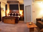 фото отеля Rose and Crown Hotel London