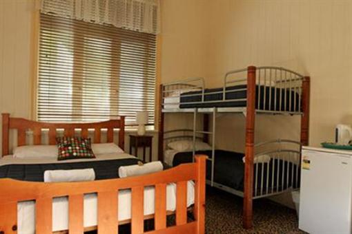 фото отеля Bowen Terrace International Accommodation