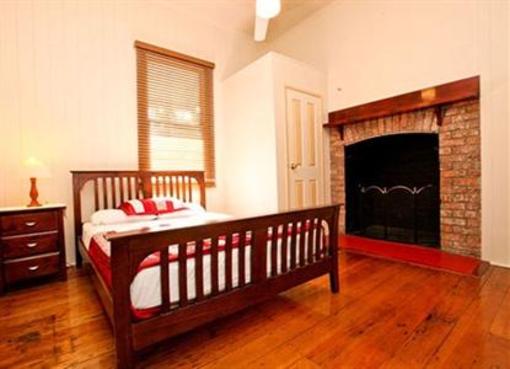 фото отеля Bowen Terrace International Accommodation