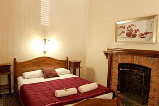 фото отеля Bowen Terrace International Accommodation