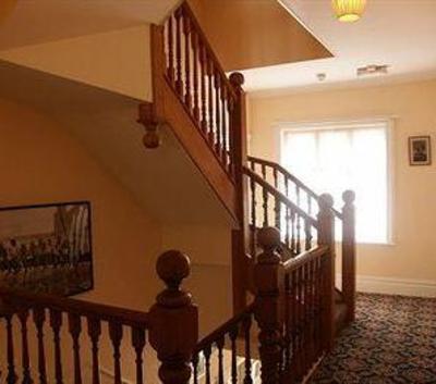 фото отеля Gatwick Turret Guest House