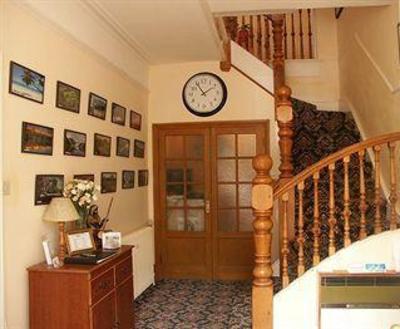 фото отеля Gatwick Turret Guest House