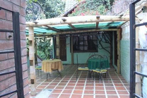 фото отеля Hostal Casa del Quinde