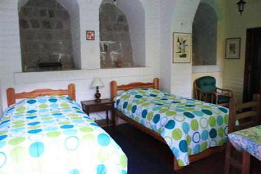 фото отеля Hostal Casa del Quinde