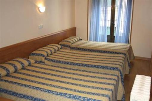 фото отеля Hostal Santa Cruz