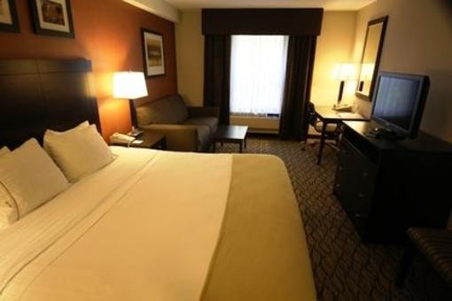 фото отеля Holiday Inn Express & Suites Danbury