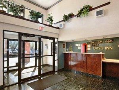 фото отеля Plano Days Inn & Suites